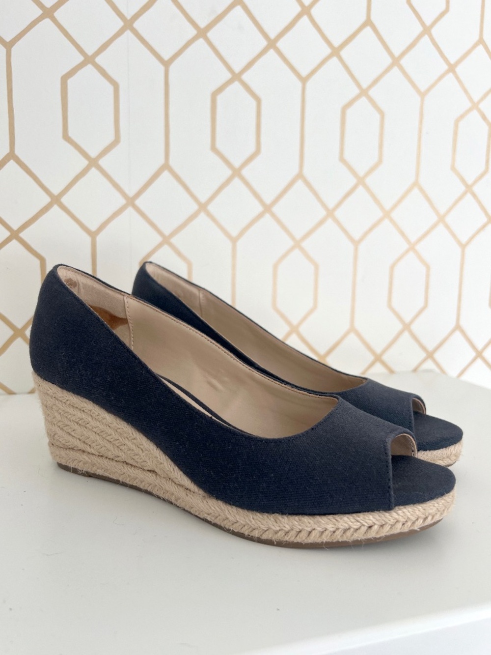 Bandolino Nuri Navy Canvas Peep-Toe Espadrille Wedges Size 8
